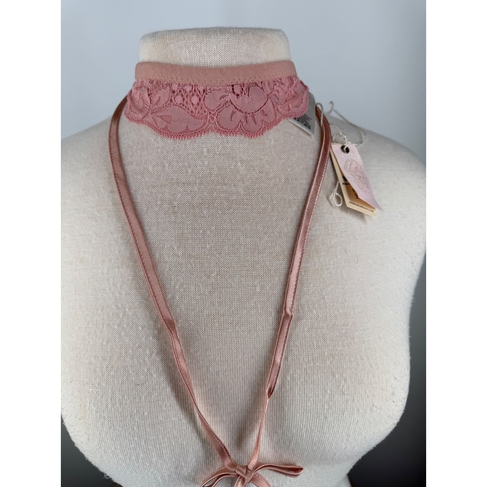 Free People Hah Dusty Rose Lace Choker Necklace Satin Ribbon Tie Floral M NWT - Picture 2 of 2